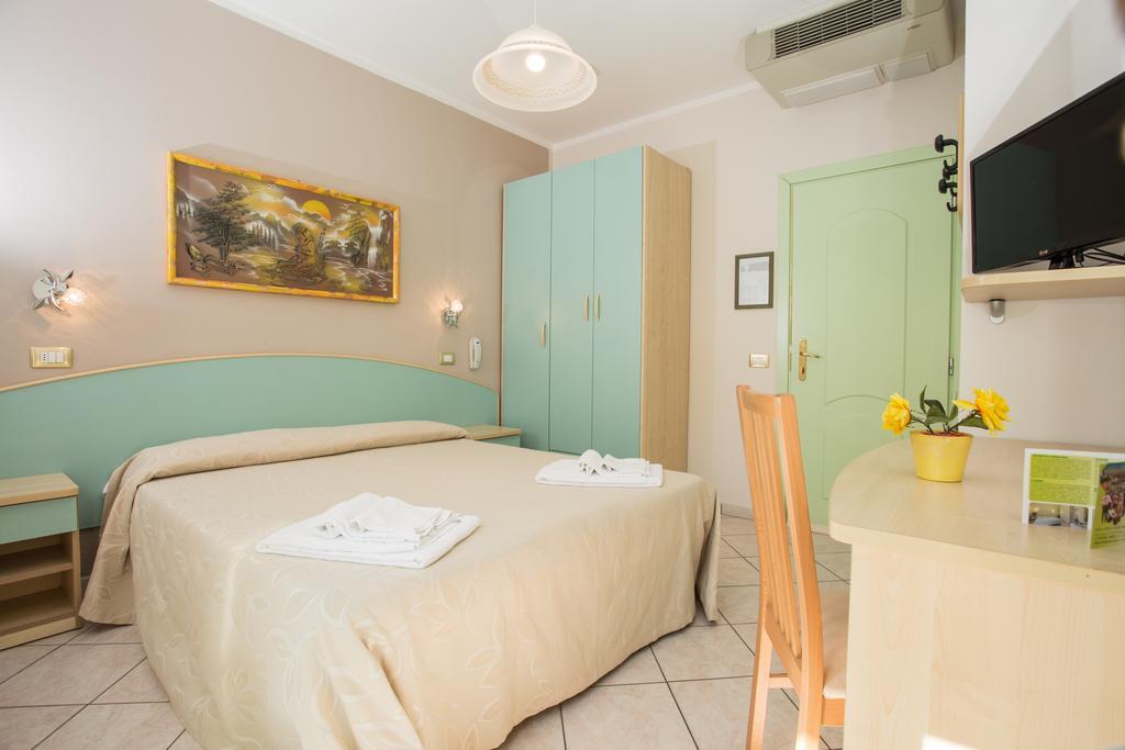 Albergo Ristorante Pozzi Μπελάρια-Ιτζέα Μαρίνα Εξωτερικό φωτογραφία