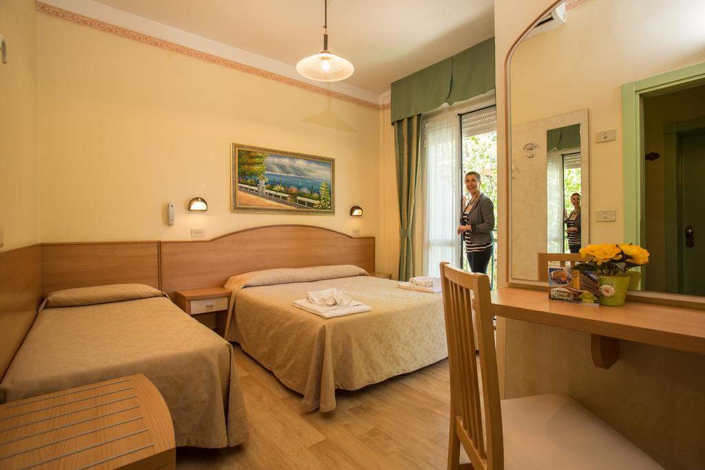 Albergo Ristorante Pozzi Μπελάρια-Ιτζέα Μαρίνα Εξωτερικό φωτογραφία
