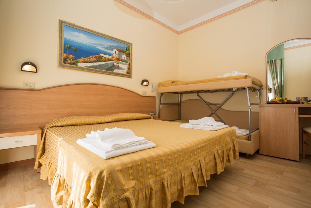 Albergo Ristorante Pozzi Μπελάρια-Ιτζέα Μαρίνα Δωμάτιο φωτογραφία